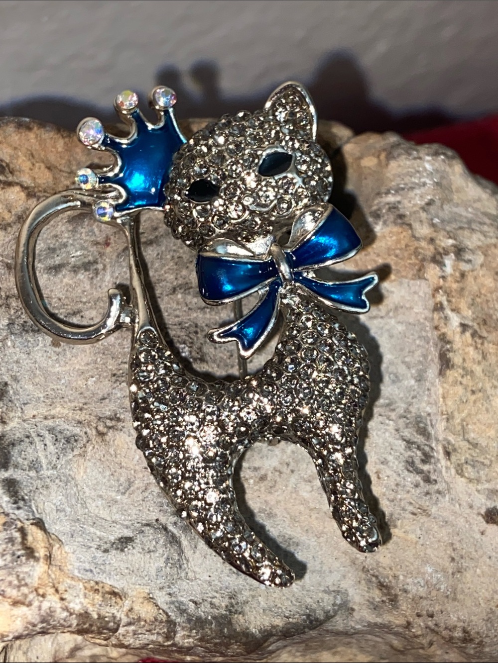 NEW Queen Cat Rhinestoned Broach Pendant